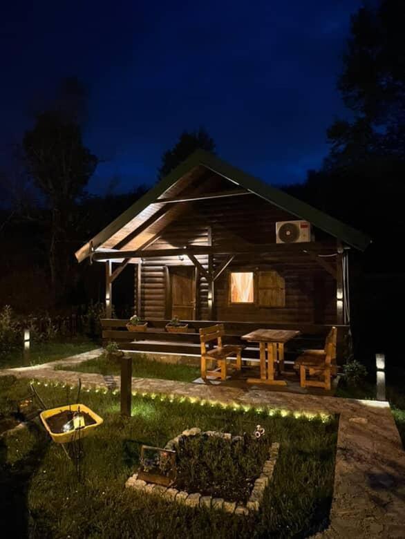 Cabin House Dubovik 采蒂涅 外观 照片