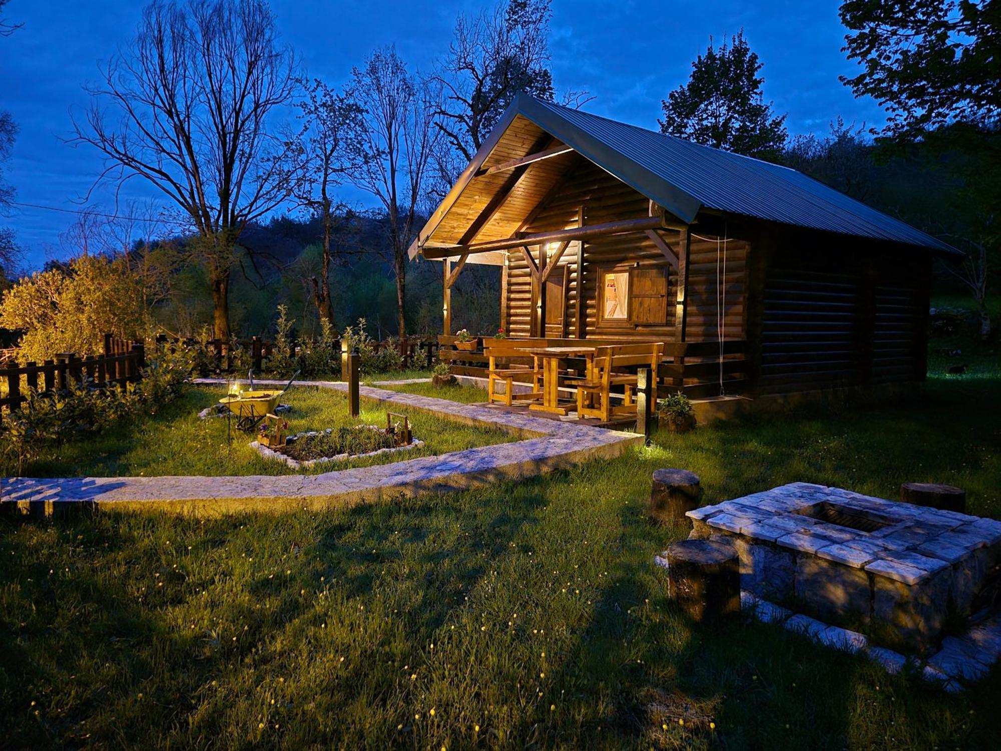 Cabin House Dubovik 采蒂涅 外观 照片