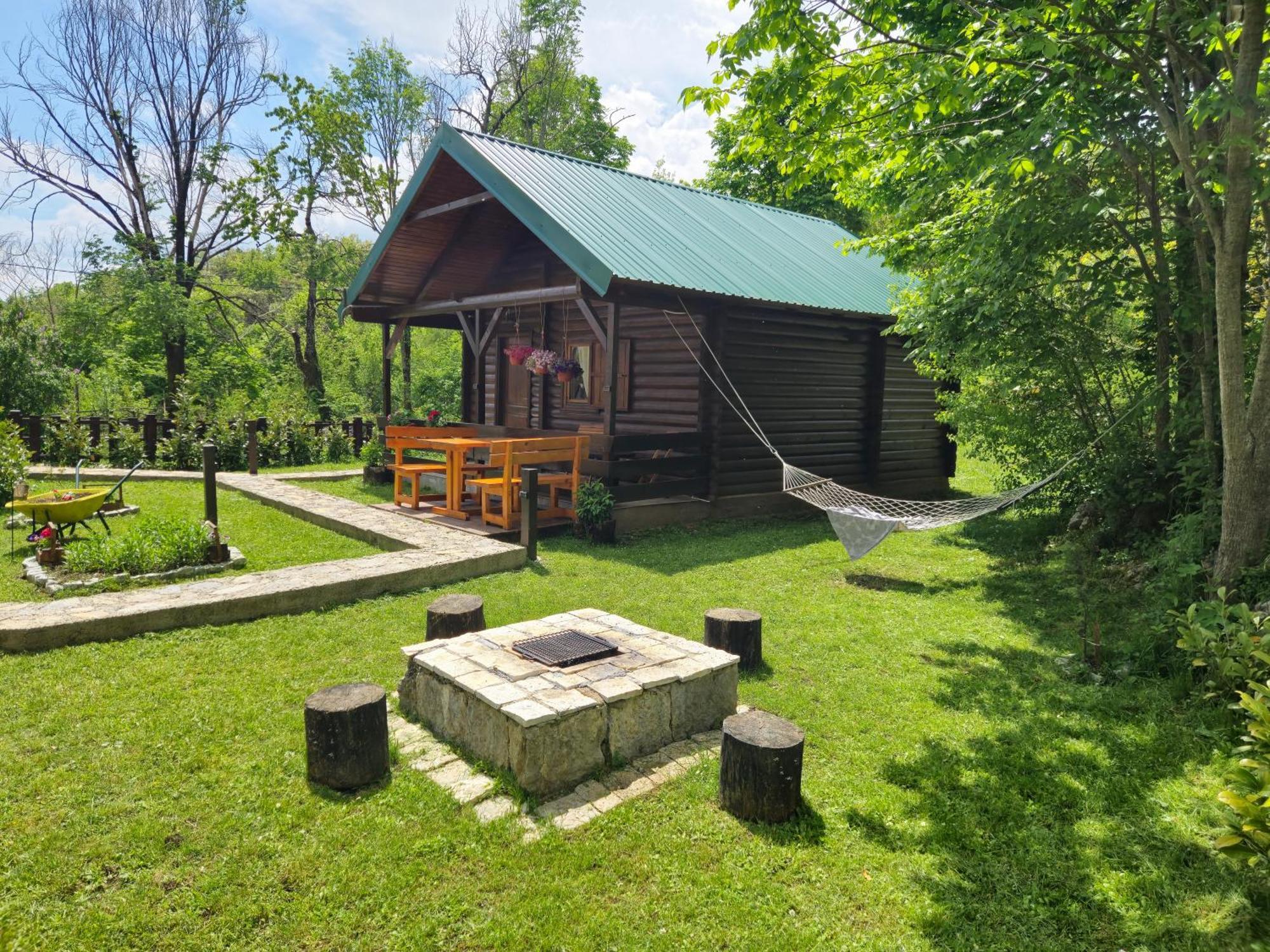 Cabin House Dubovik 采蒂涅 外观 照片